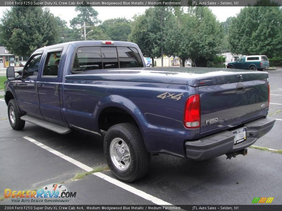 2004 Ford F250 Super Duty XL Crew Cab 4x4 Medium Wedgewood Blue Metallic / Medium Parchment Photo #4