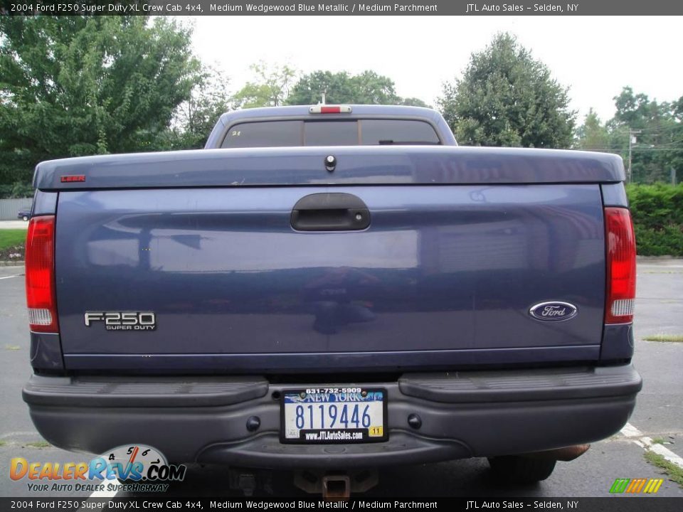 2004 Ford F250 Super Duty XL Crew Cab 4x4 Medium Wedgewood Blue Metallic / Medium Parchment Photo #5