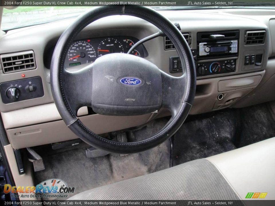 2004 Ford F250 Super Duty XL Crew Cab 4x4 Medium Wedgewood Blue Metallic / Medium Parchment Photo #10