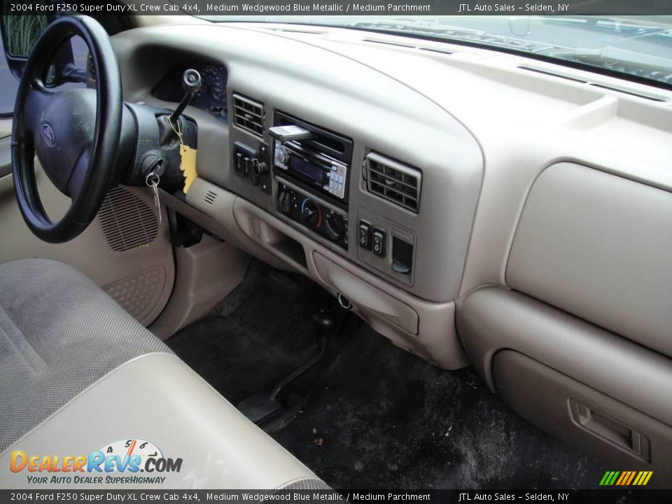 2004 Ford F250 Super Duty XL Crew Cab 4x4 Medium Wedgewood Blue Metallic / Medium Parchment Photo #12