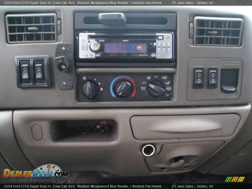 2004 Ford F250 Super Duty XL Crew Cab 4x4 Medium Wedgewood Blue Metallic / Medium Parchment Photo #13