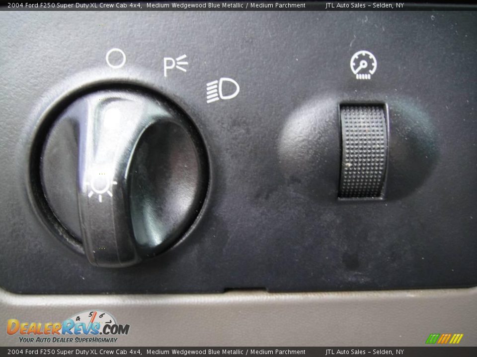 2004 Ford F250 Super Duty XL Crew Cab 4x4 Medium Wedgewood Blue Metallic / Medium Parchment Photo #14
