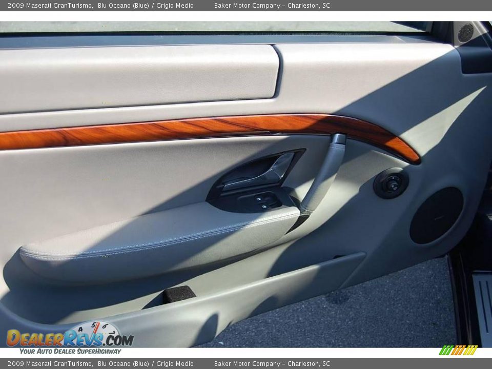 Door Panel of 2009 Maserati GranTurismo  Photo #7