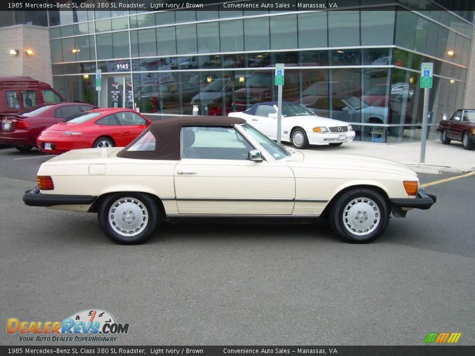 1985 Mercedes-Benz SL Class 380 SL Roadster Light Ivory / Brown Photo #1