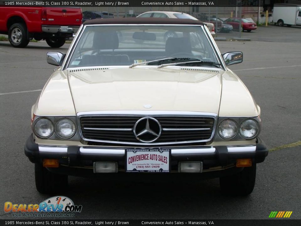1985 Mercedes-Benz SL Class 380 SL Roadster Light Ivory / Brown Photo #3