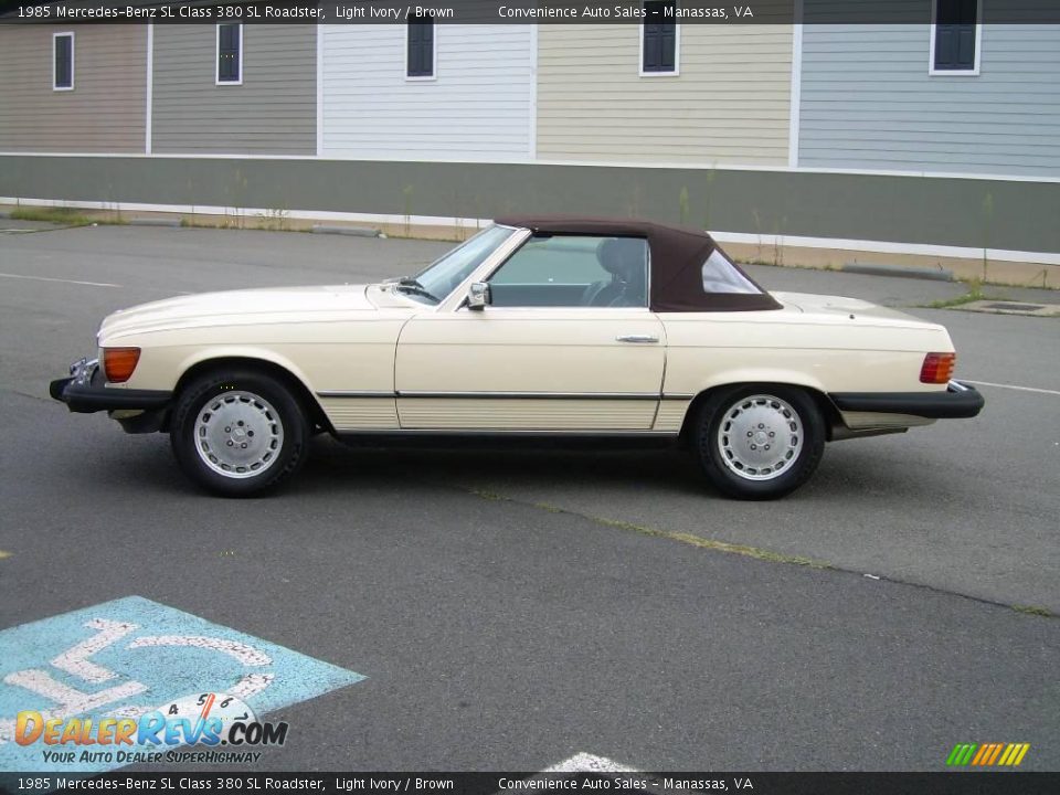 1985 Mercedes-Benz SL Class 380 SL Roadster Light Ivory / Brown Photo #5