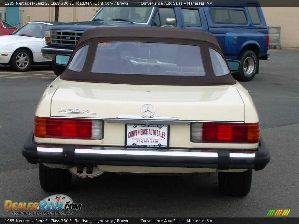 1985 Mercedes-Benz SL Class 380 SL Roadster Light Ivory / Brown Photo #7