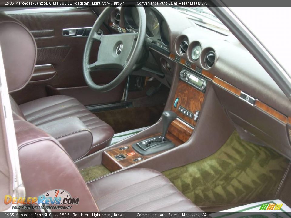 1985 Mercedes-Benz SL Class 380 SL Roadster Light Ivory / Brown Photo #10