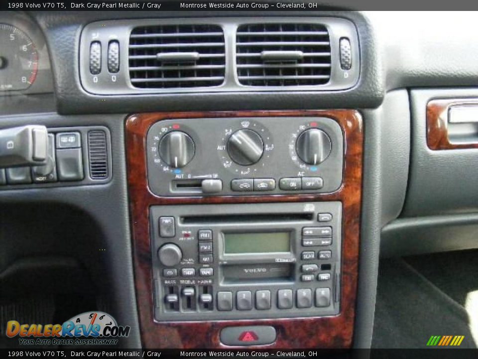 Controls of 1998 Volvo V70 T5 Photo #19