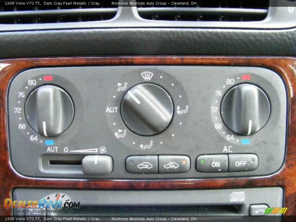 Controls of 1998 Volvo V70 T5 Photo #20