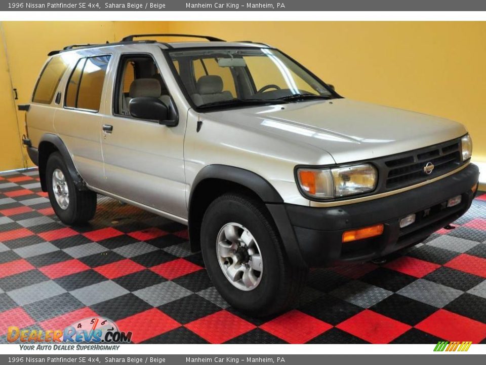 1996 Nissan Pathfinder SE 4x4 Sahara Beige / Beige Photo #1