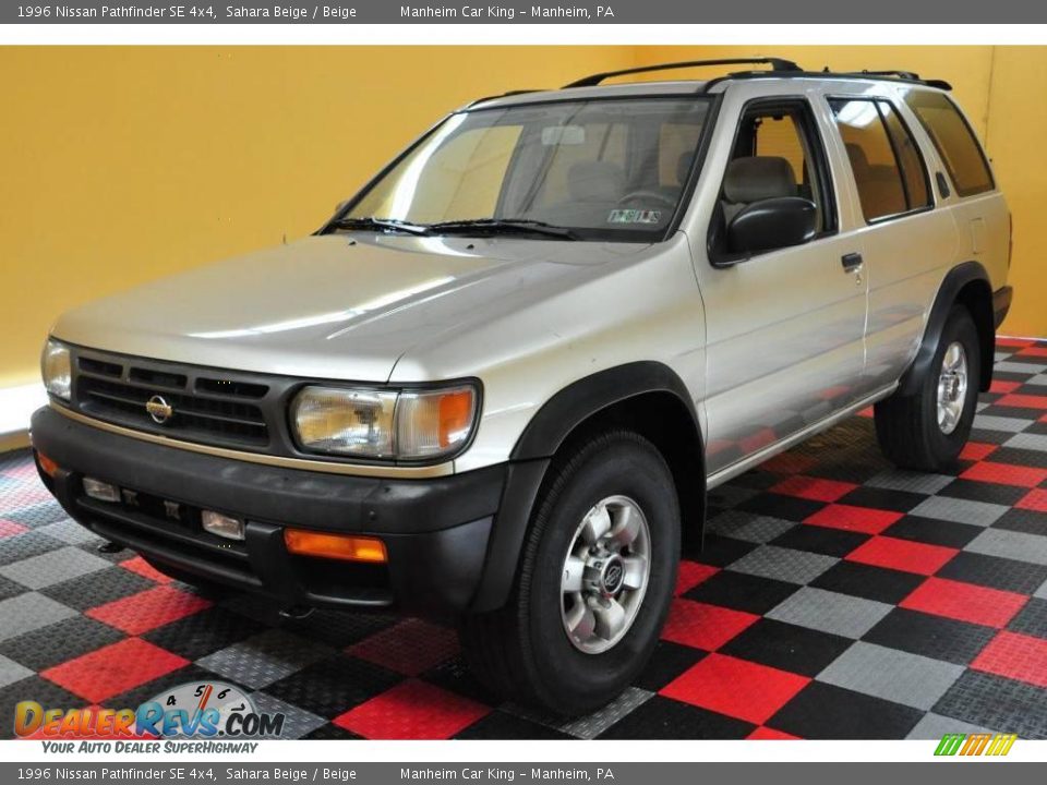 1996 Nissan Pathfinder SE 4x4 Sahara Beige / Beige Photo #3