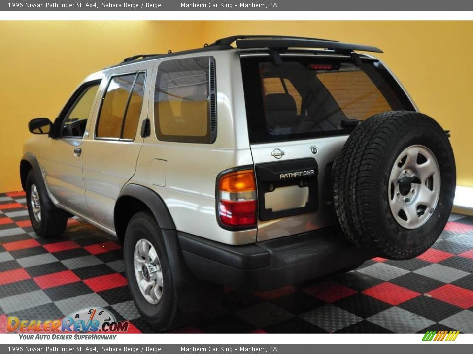 1996 Nissan Pathfinder SE 4x4 Sahara Beige / Beige Photo #4