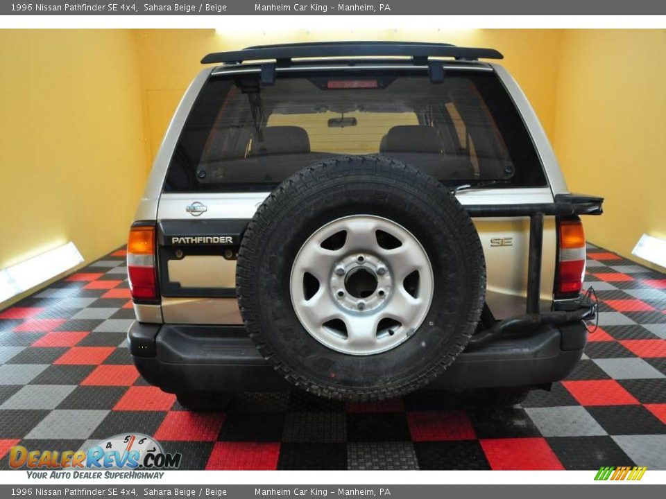 1996 Nissan Pathfinder SE 4x4 Sahara Beige / Beige Photo #5