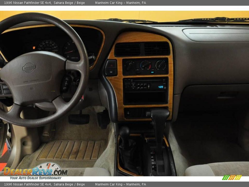 1996 Nissan Pathfinder SE 4x4 Sahara Beige / Beige Photo #7