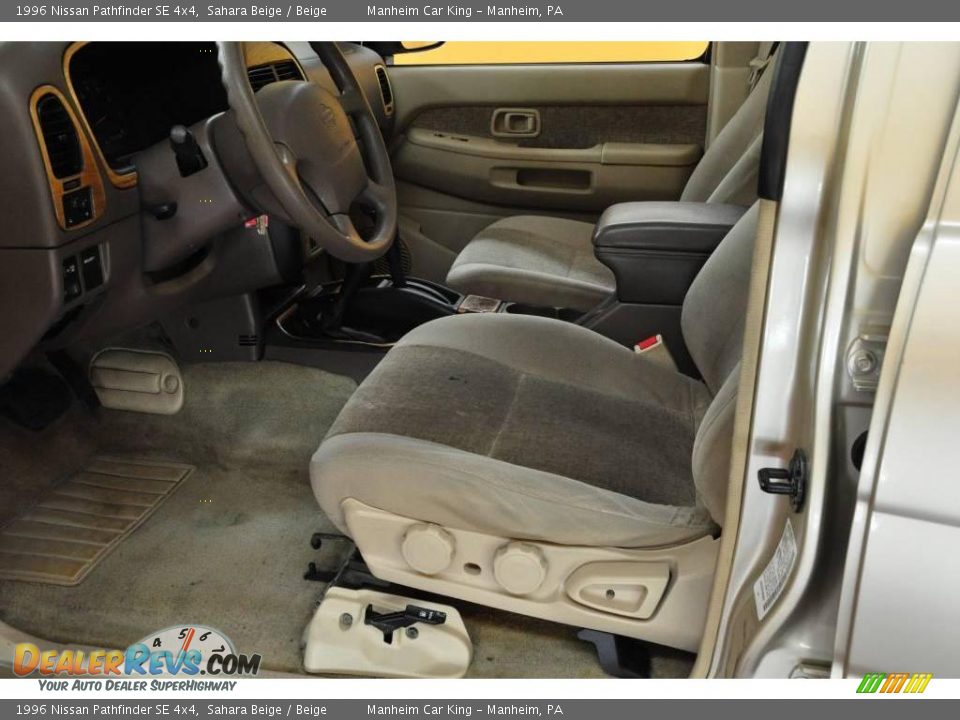 1996 Nissan Pathfinder SE 4x4 Sahara Beige / Beige Photo #12
