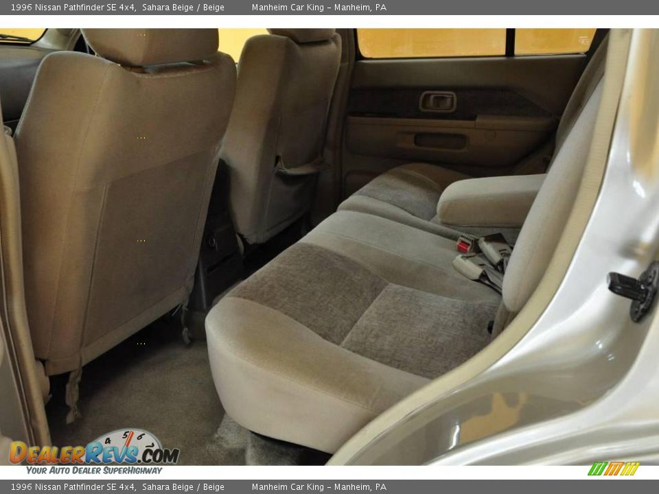 1996 Nissan Pathfinder SE 4x4 Sahara Beige / Beige Photo #13