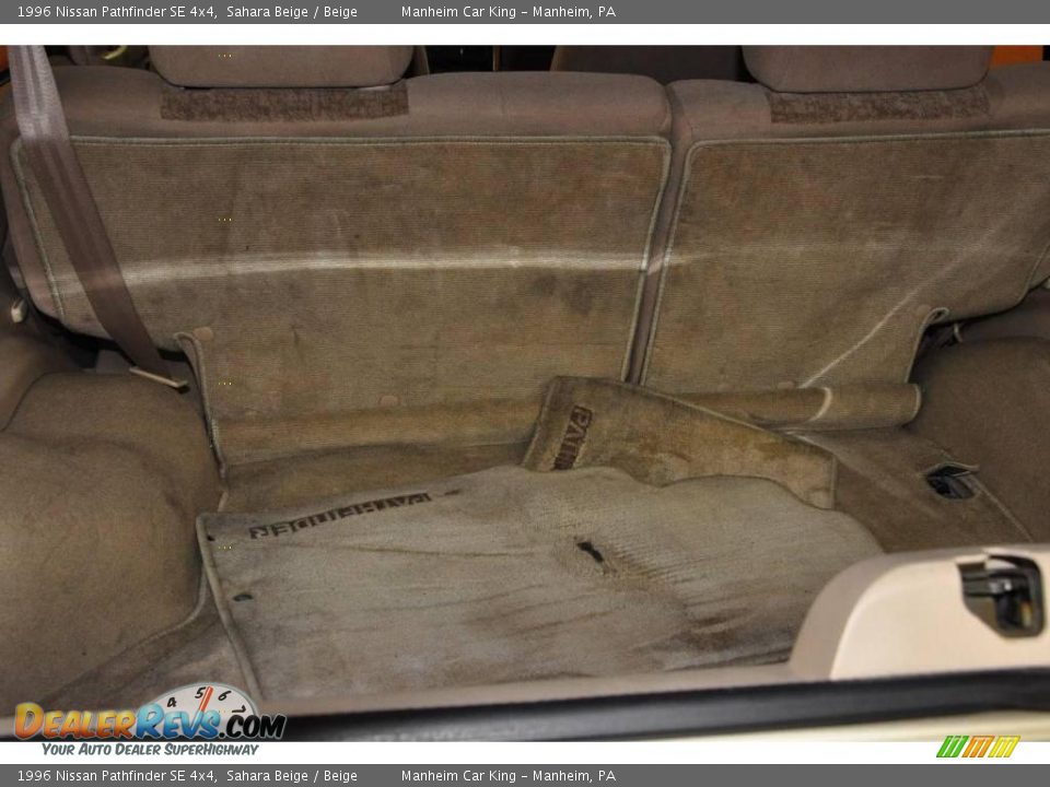 1996 Nissan Pathfinder SE 4x4 Sahara Beige / Beige Photo #15