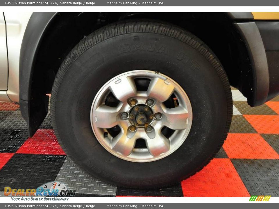 1996 Nissan Pathfinder SE 4x4 Sahara Beige / Beige Photo #19