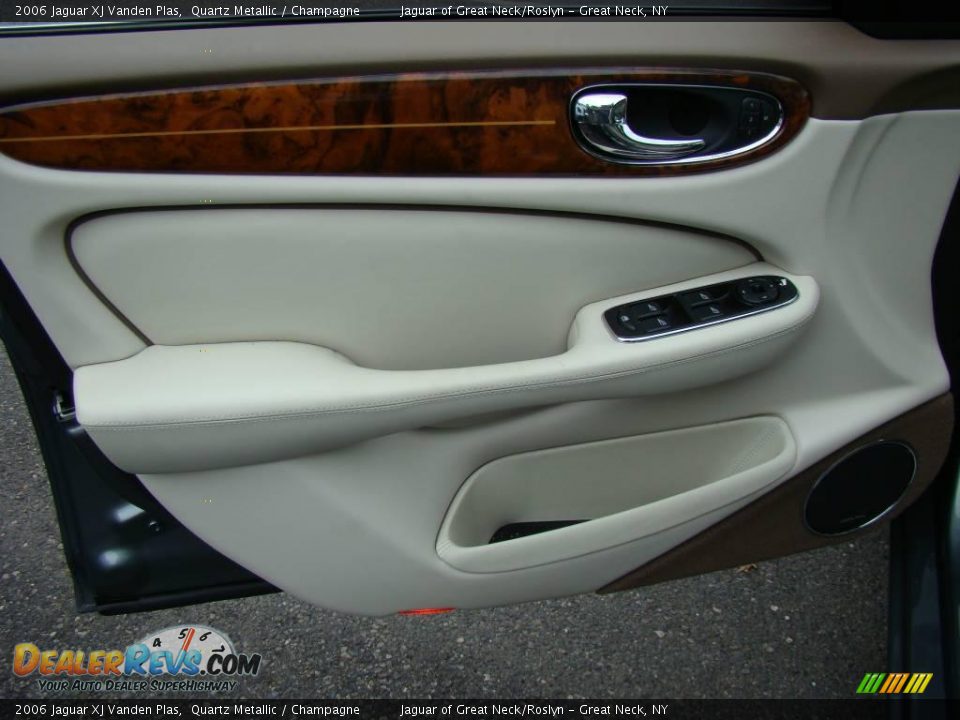 2006 Jaguar XJ Vanden Plas Quartz Metallic / Champagne Photo #9