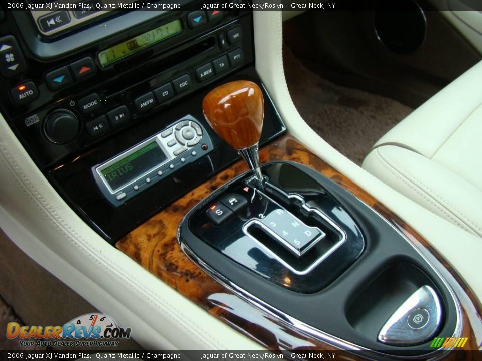 2006 Jaguar XJ Vanden Plas Quartz Metallic / Champagne Photo #15