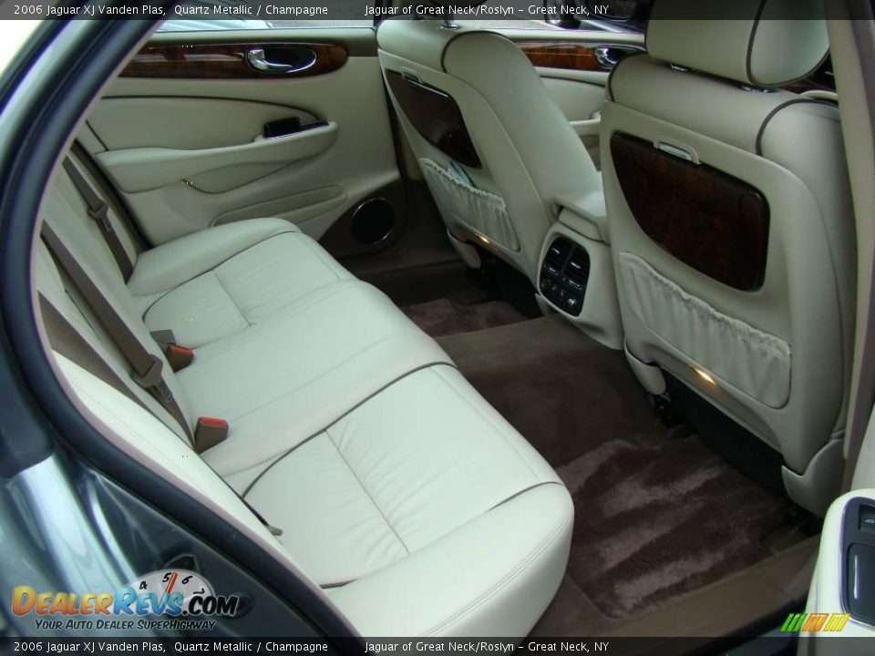 2006 Jaguar XJ Vanden Plas Quartz Metallic / Champagne Photo #21
