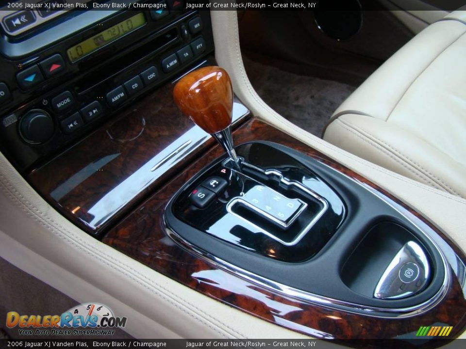 2006 Jaguar XJ Vanden Plas Ebony Black / Champagne Photo #14