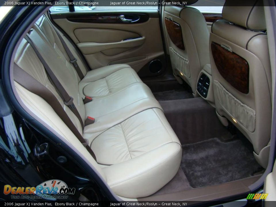 2006 Jaguar XJ Vanden Plas Ebony Black / Champagne Photo #21