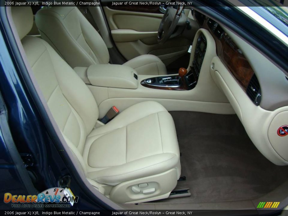 2006 Jaguar XJ XJ8 Indigo Blue Metallic / Champagne Photo #17