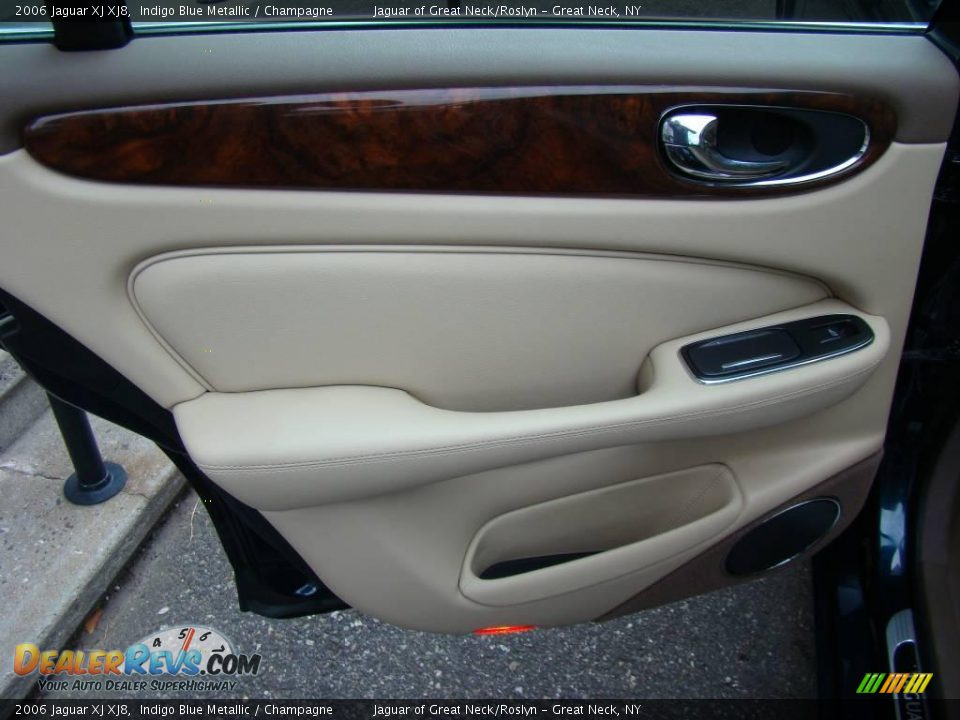 2006 Jaguar XJ XJ8 Indigo Blue Metallic / Champagne Photo #18