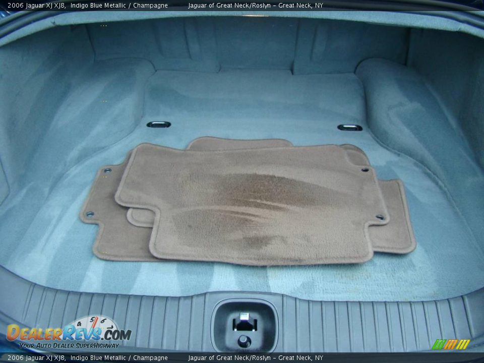 2006 Jaguar XJ XJ8 Indigo Blue Metallic / Champagne Photo #22