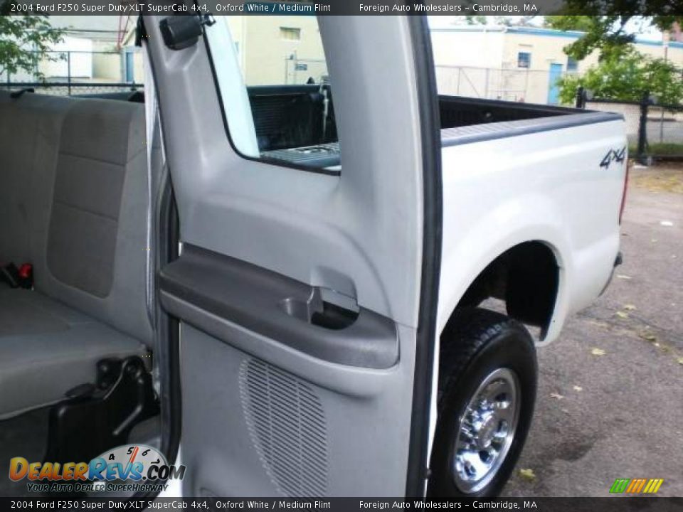 2004 Ford F250 Super Duty XLT SuperCab 4x4 Oxford White / Medium Flint Photo #36