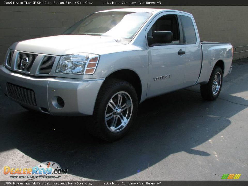 2006 Nissan Titan SE King Cab Radiant Silver / Steel Gray Photo #2