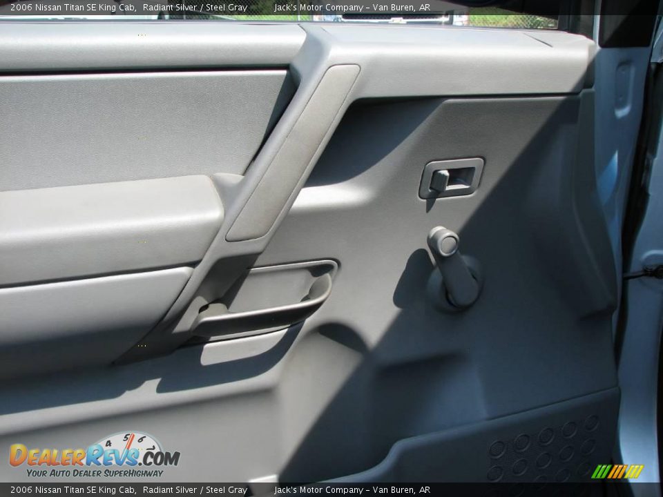 2006 Nissan Titan SE King Cab Radiant Silver / Steel Gray Photo #12