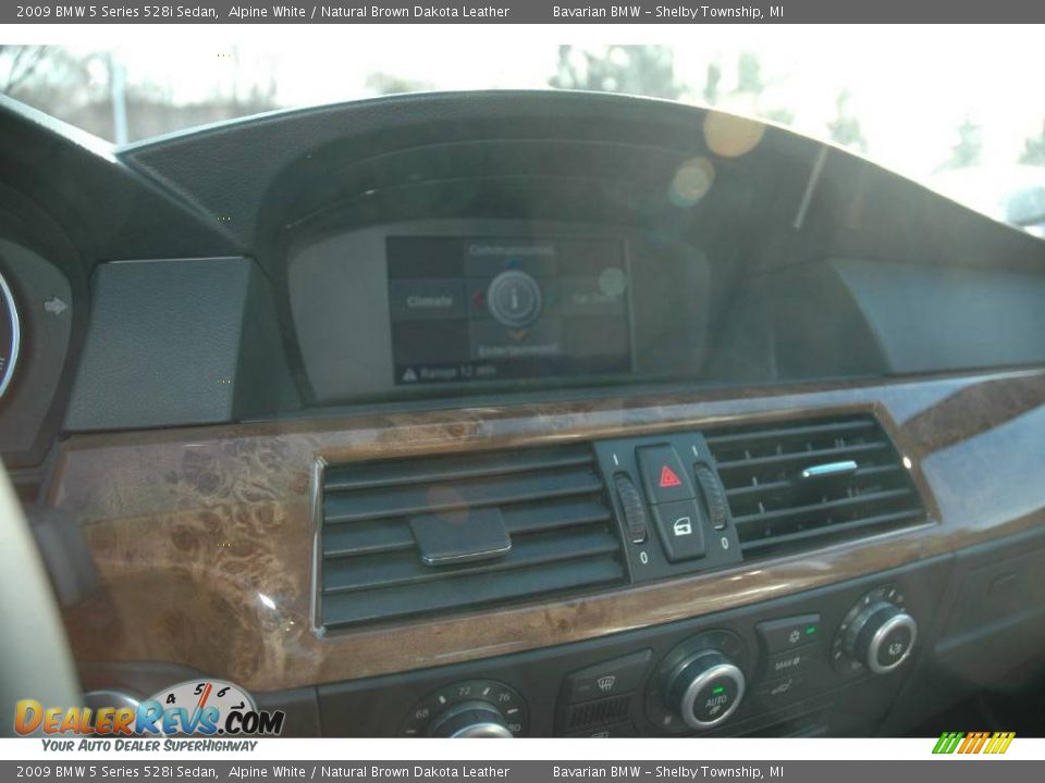 2009 BMW 5 Series 528i Sedan Alpine White / Natural Brown Dakota Leather Photo #16
