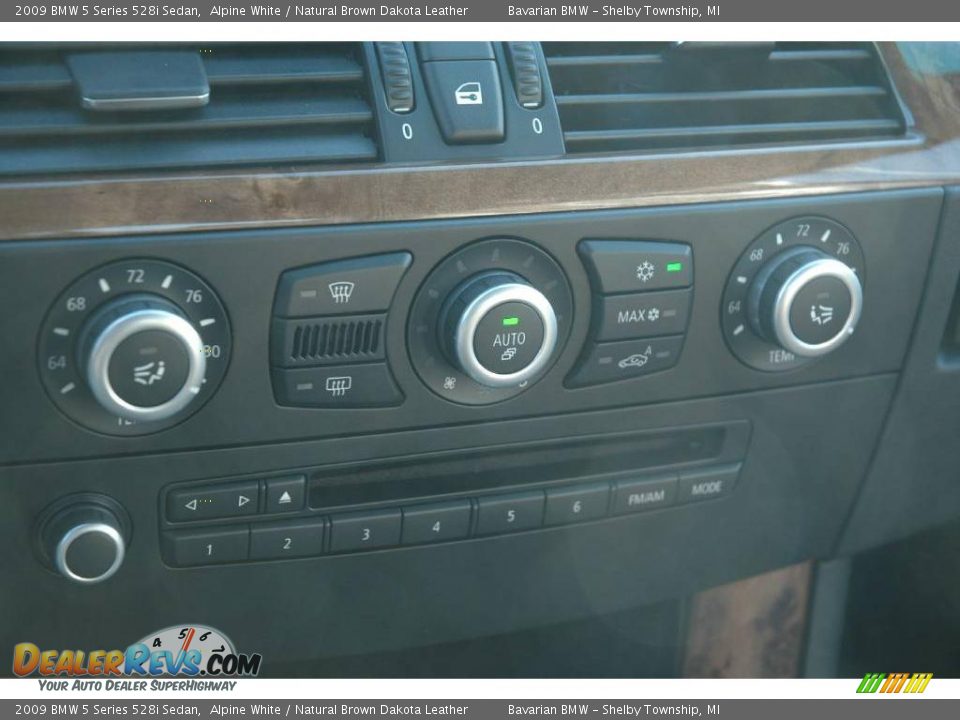 2009 BMW 5 Series 528i Sedan Alpine White / Natural Brown Dakota Leather Photo #17