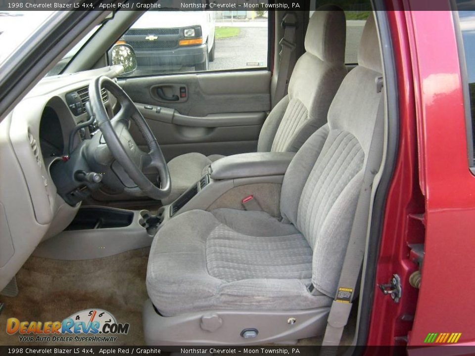 1998 Chevrolet Blazer LS 4x4 Apple Red / Graphite Photo #8