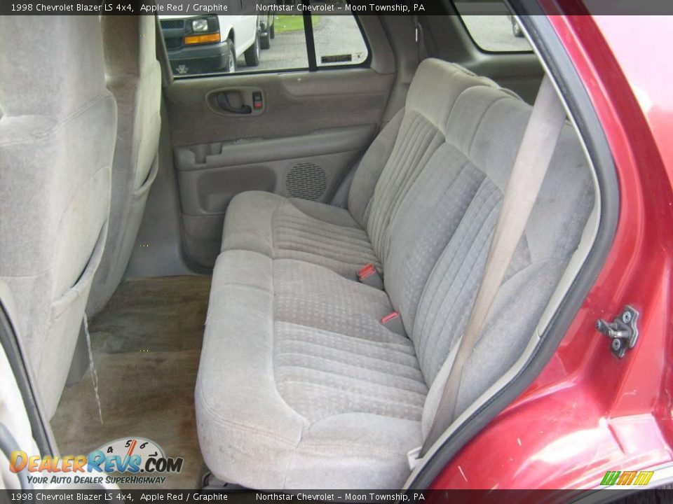 1998 Chevrolet Blazer LS 4x4 Apple Red / Graphite Photo #9