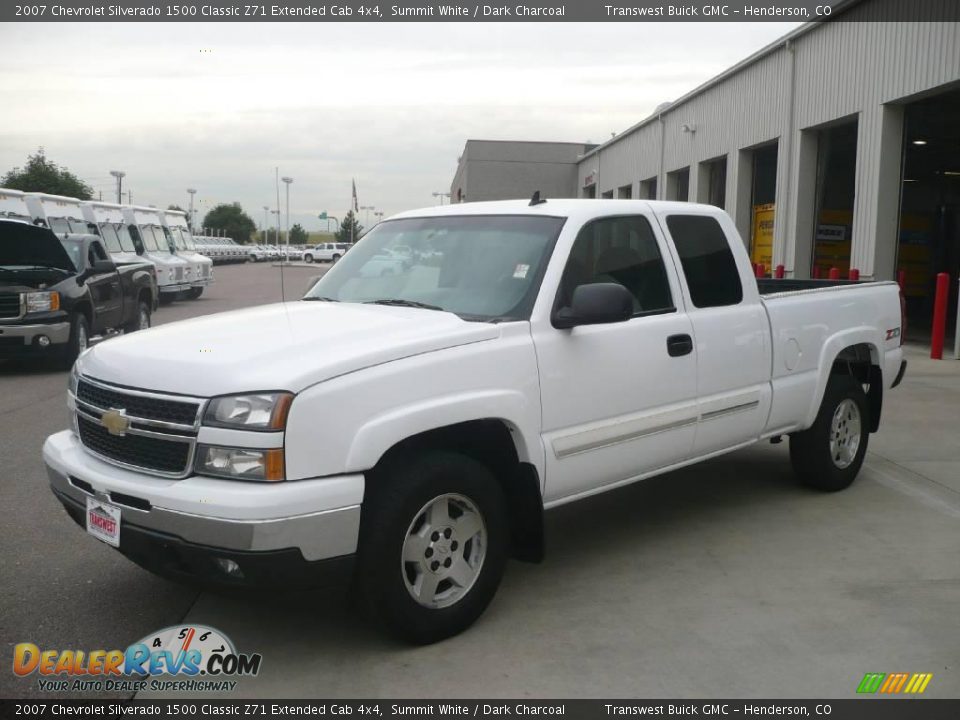 2007 Chevrolet Silverado 1500 Classic Z71 Extended Cab 4x4 Summit White / Dark Charcoal Photo #3
