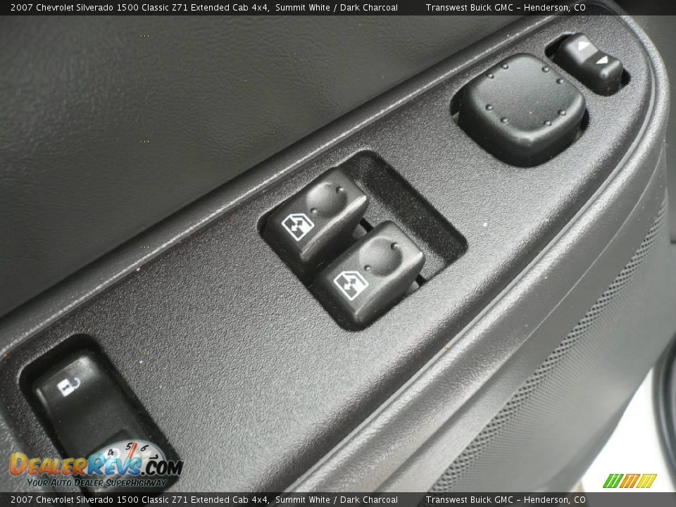 2007 Chevrolet Silverado 1500 Classic Z71 Extended Cab 4x4 Summit White / Dark Charcoal Photo #12