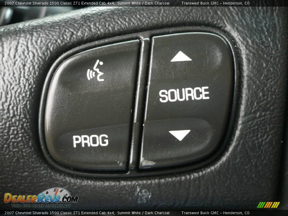 2007 Chevrolet Silverado 1500 Classic Z71 Extended Cab 4x4 Summit White / Dark Charcoal Photo #17
