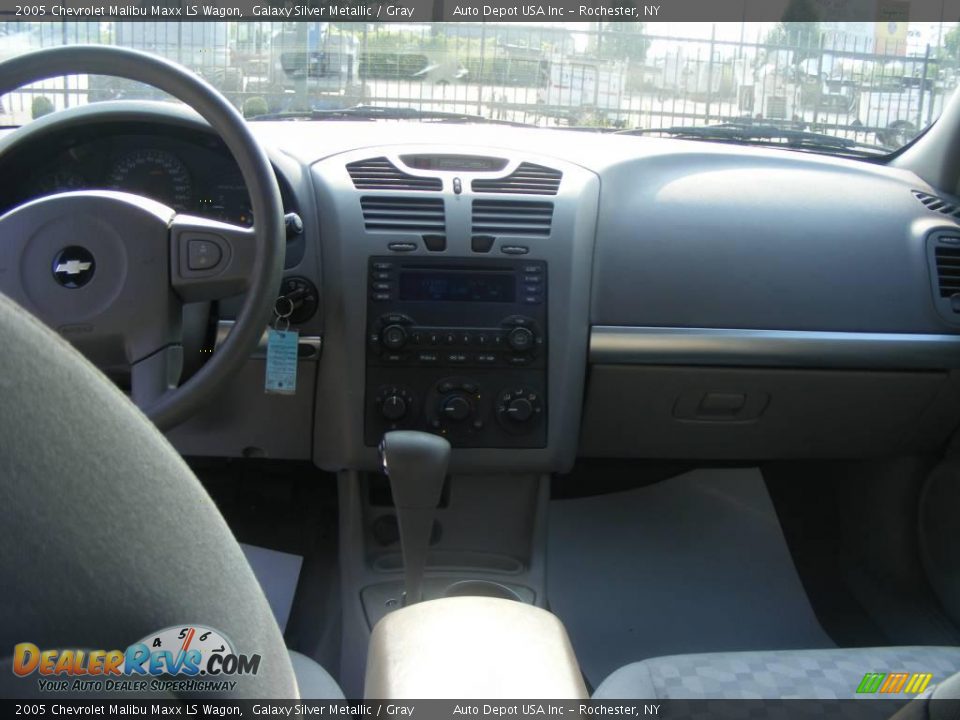 2005 Chevrolet Malibu Maxx LS Wagon Galaxy Silver Metallic / Gray Photo #10