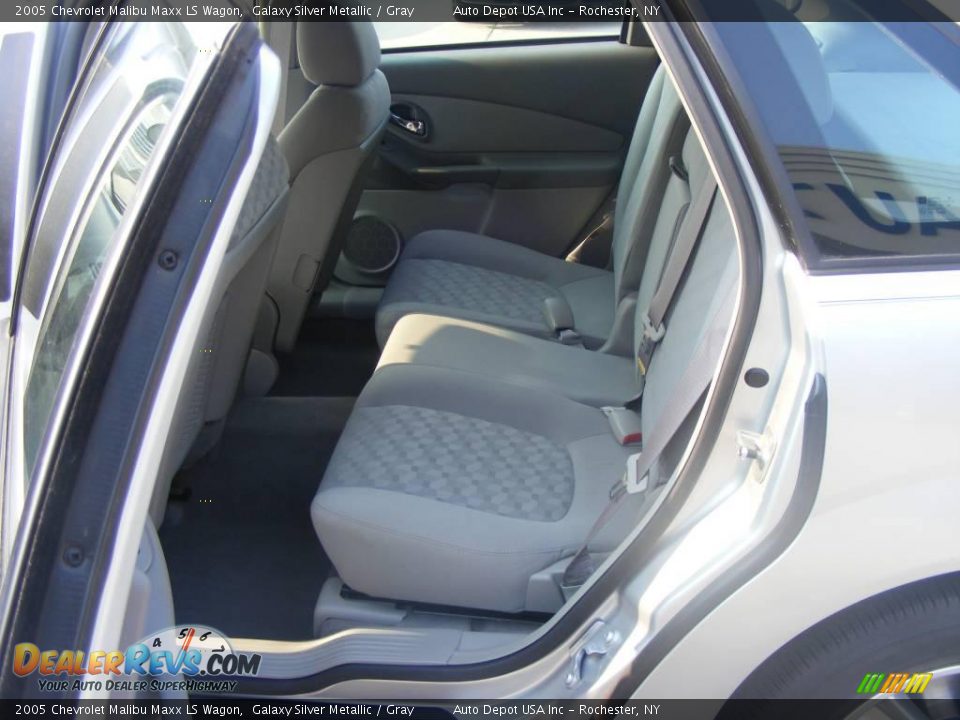 2005 Chevrolet Malibu Maxx LS Wagon Galaxy Silver Metallic / Gray Photo #17