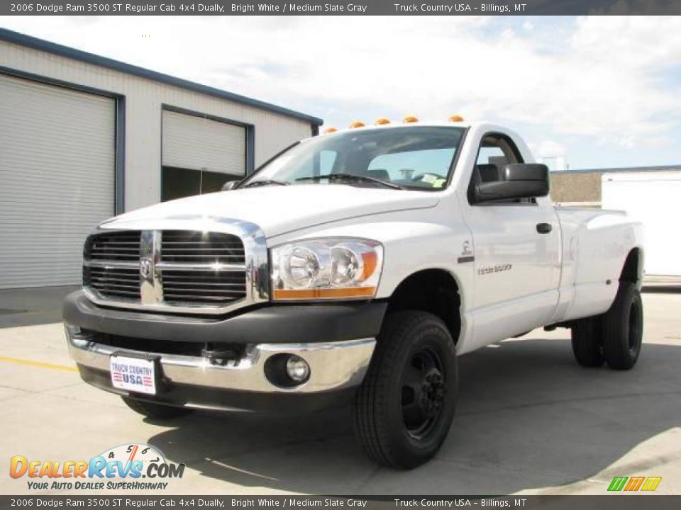 2006 Dodge Ram 3500 ST Regular Cab 4x4 Dually Bright White / Medium Slate Gray Photo #2