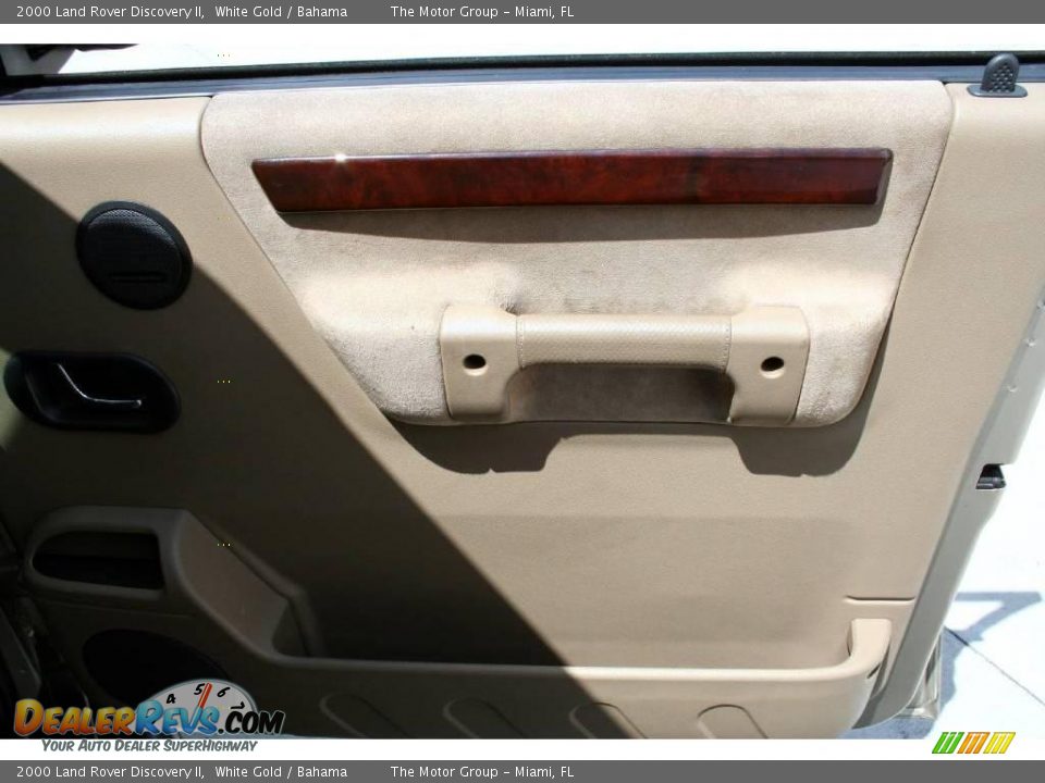 2000 Land Rover Discovery II White Gold / Bahama Photo #30