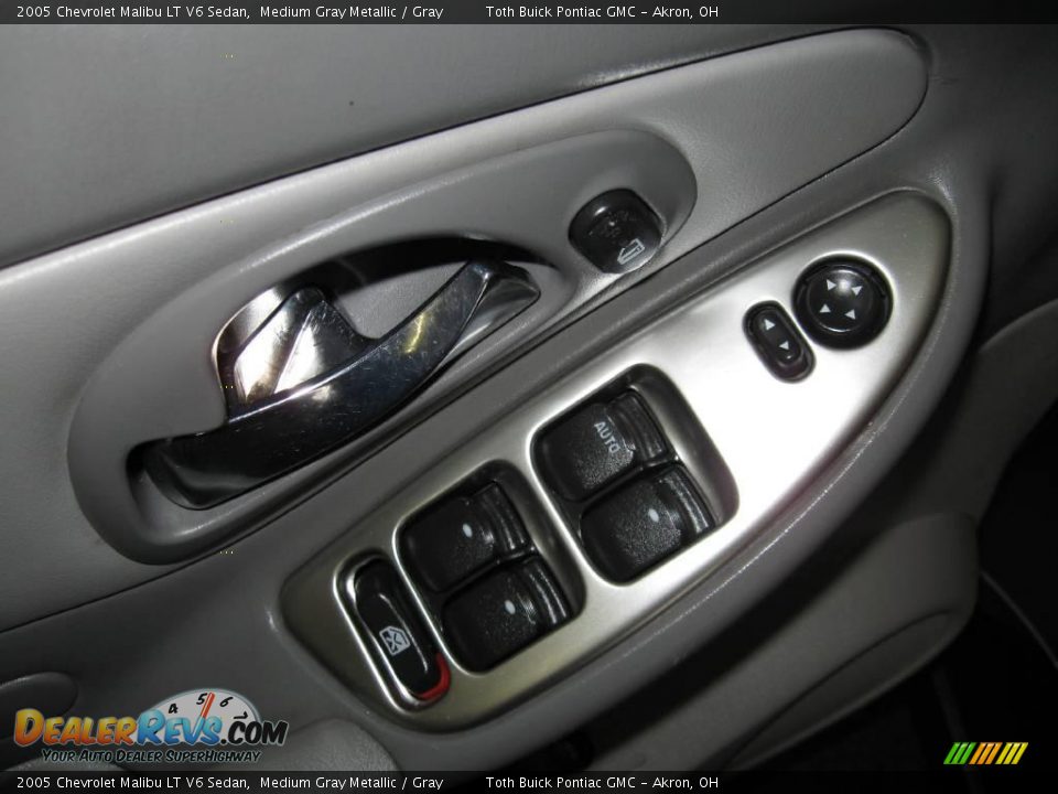 2005 Chevrolet Malibu LT V6 Sedan Medium Gray Metallic / Gray Photo #10