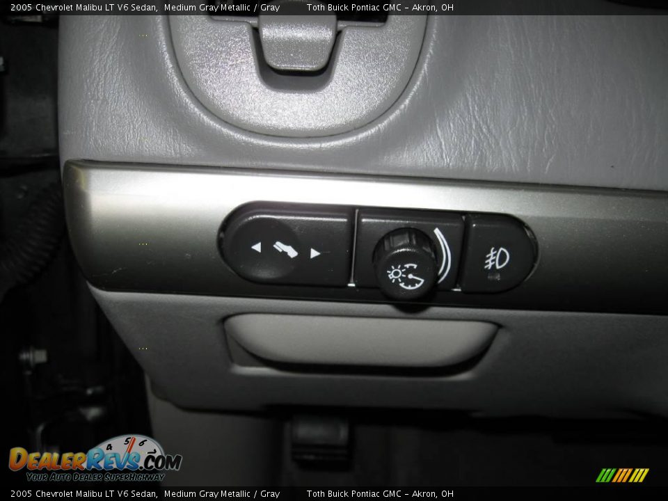 2005 Chevrolet Malibu LT V6 Sedan Medium Gray Metallic / Gray Photo #12