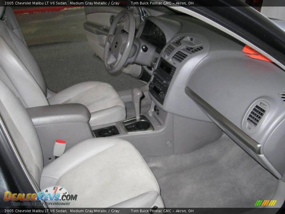 2005 Chevrolet Malibu LT V6 Sedan Medium Gray Metallic / Gray Photo #17