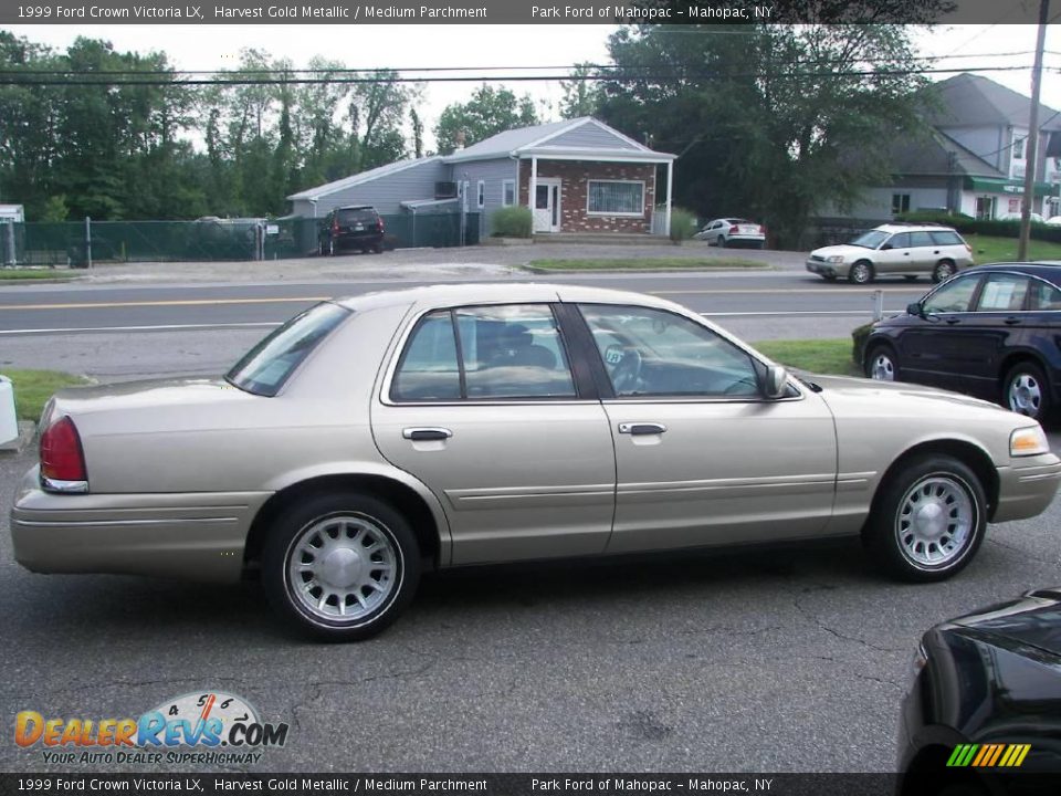 1999 Ford Crown Victoria LX Harvest Gold Metallic / Medium Parchment Photo #15