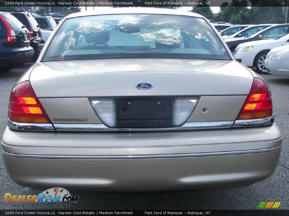 1999 Ford Crown Victoria LX Harvest Gold Metallic / Medium Parchment Photo #17